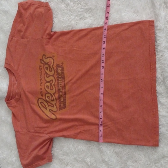 Milk Chocolate Reese's Peanut Butter Cups Savvy Unisex Graphic Tee Shirt - Picture 5 of 7